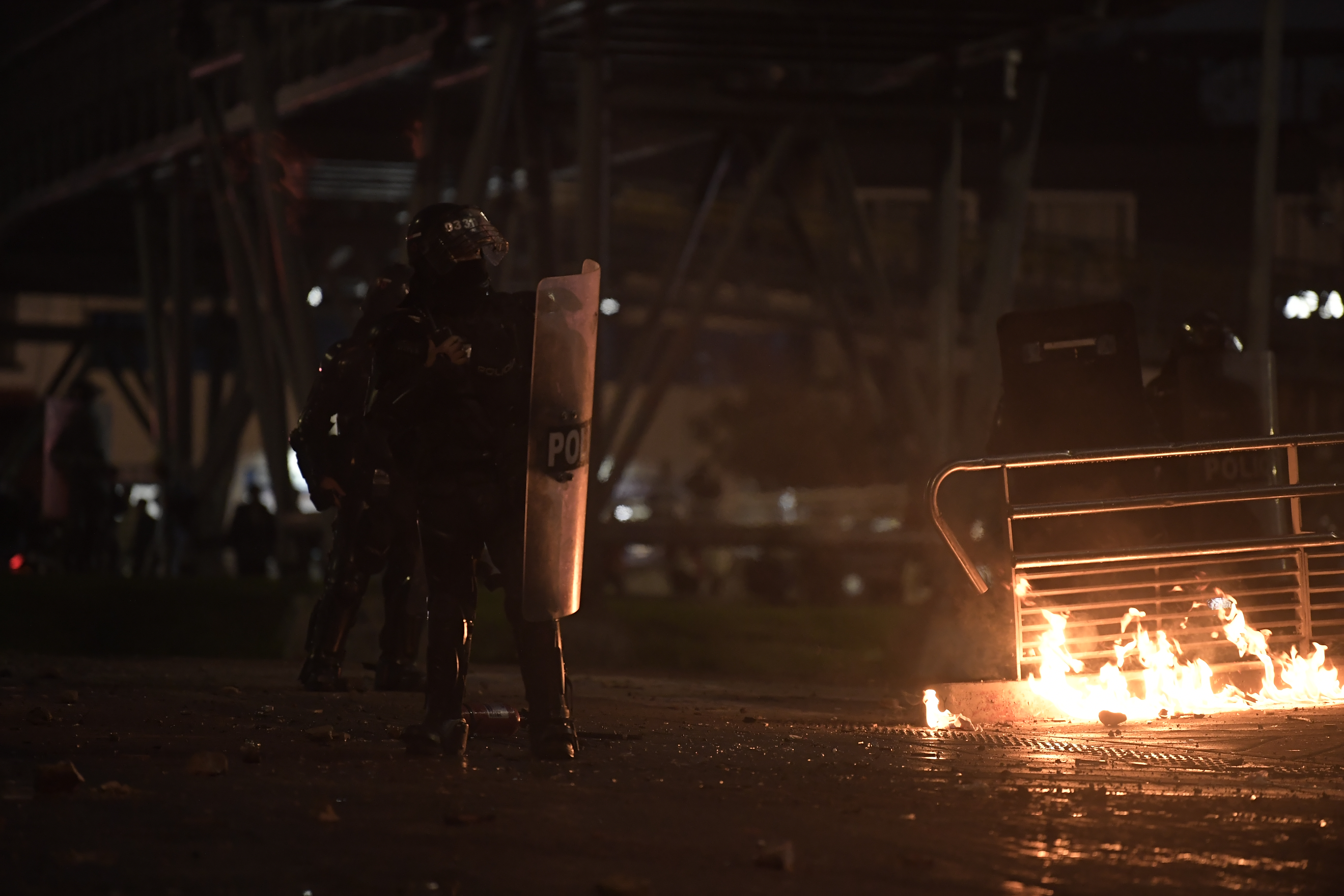 IMÁGENES EXCLUSIVAS.
Protestas y manifestaciones de estudiantes enmascarados de la Universidad Nacional por la posesión del Rector José Ismael Peña.