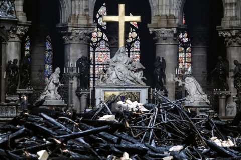 La noche en que Notre Dame ardió en llamas