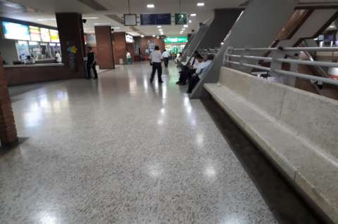 Demanda de pasajeros disminuyó en un 50 % por paro armado: Terminal de Transportes de Cali