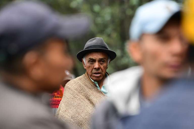 Habitantes del municipio y familiares de las víctimas esperan el rescate de estas personas.