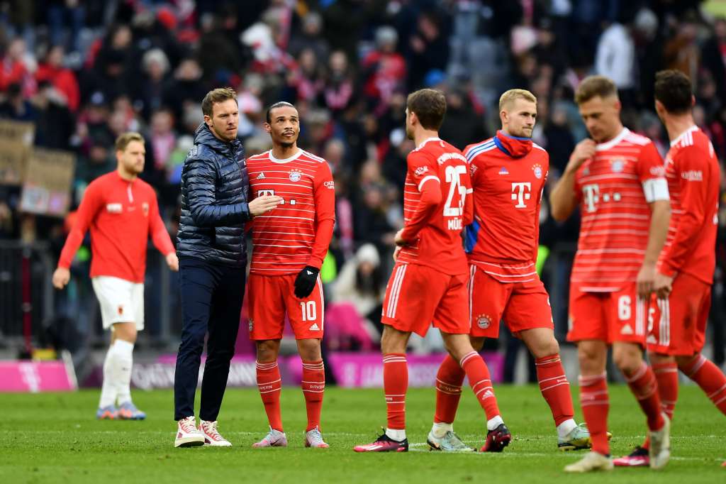 Munich (Germany), 11/03/2023.- Munich's head coach Julian Nagelsmann celebrates with his players after winning the German Bundesliga soccer match between FC Bayern Munich vs. FC Augsburg in Munich, Germany, 11 March 2023. (Alemania) EFE/EPA/ANNA SZILAGYI
