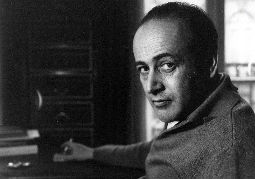 Paul Celan nació el 23 de noviembre de 1920 en Rumania y murió el 20 de abril de 1970, en París, Francia.