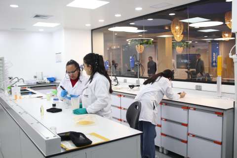 El gigante químico alemán invierte más de $2.000 millones de pesos en laboratorios