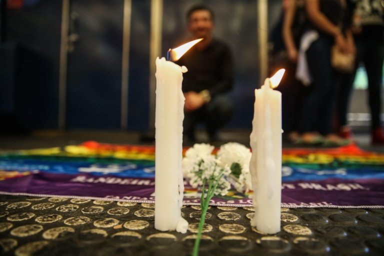 Indignación en Brasil por asesinato de vendedor ambulante que intentó defender a un travesti