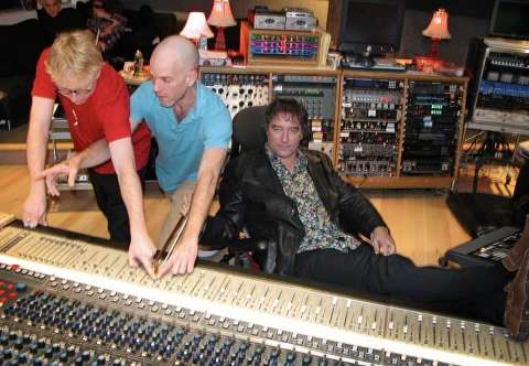 R.E.M. estrena "Fascinating", canción para afectados del huracán Dorian