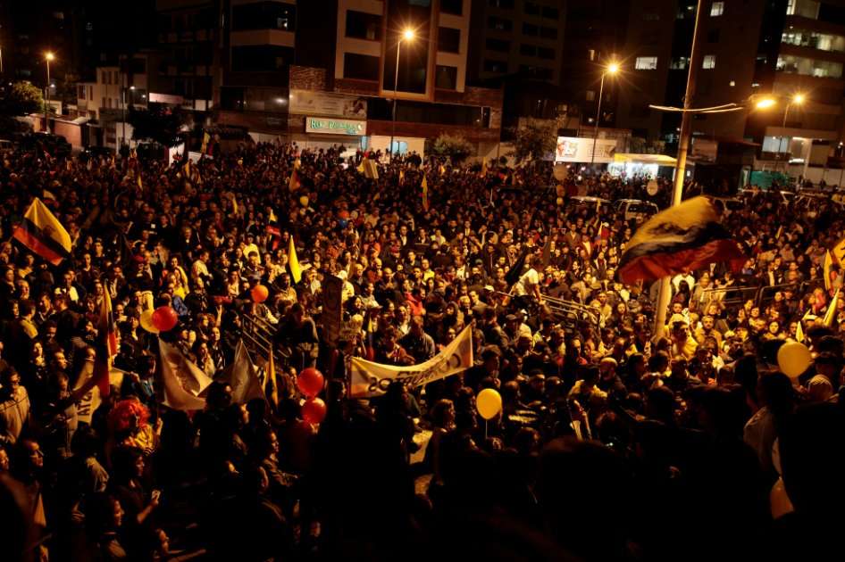 La semana pasada, cientos de manifestantes protestaron en Quito contra medidas económicas del presidente Rafael Correa. / EFE