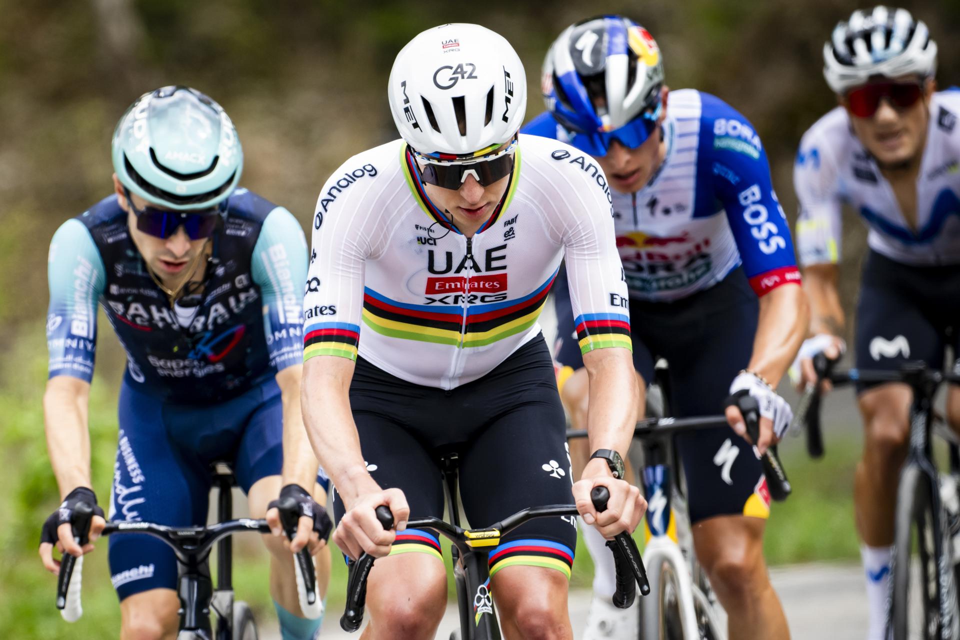 MARTIGNY (Switzerland), 29/04/2026.- Tadej Pogacar (2-L) from Slovenia of UAE Team Emirates XRG climbs next to Lenny Martinez (L) from France of team Bahrain Victorious and Florian Lipowitz (3-L) from Germany of team Red Bull BORA hansgrohe and Jefferson Alveiro Cepeda (R) from Ecuador of team Movistar during the 1st stage of the Tour de Romandie over 171.2km from Martigny to Martigny, Switzerland, 29 April 2026. (Ciclismo, Bahrein, Francia, Alemania, Eslovenia, Suiza) EFE/EPA/JEAN-CHRISTOPHE BOTT