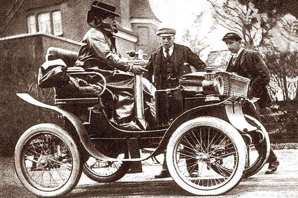 Imagen del primer automóvil en Colombia. / Cortesía