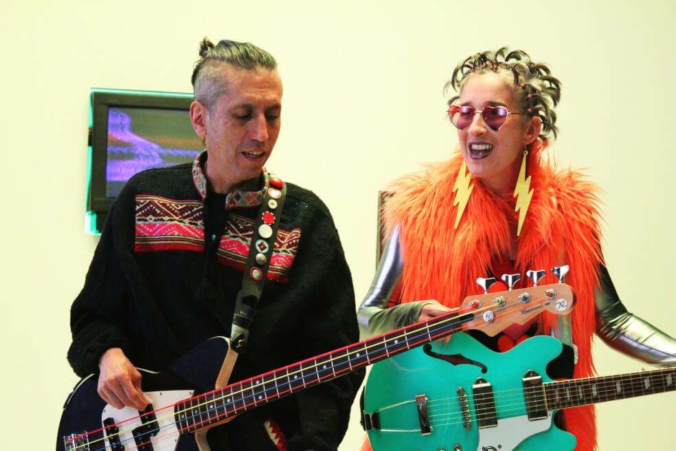 "Los 90" es la banda sonora de "Ruido Capital", la primera serie producida en Colombia por Movistar, la cual se puede ver en la plataforma Movistar Play. / Juan Andrés Moreno