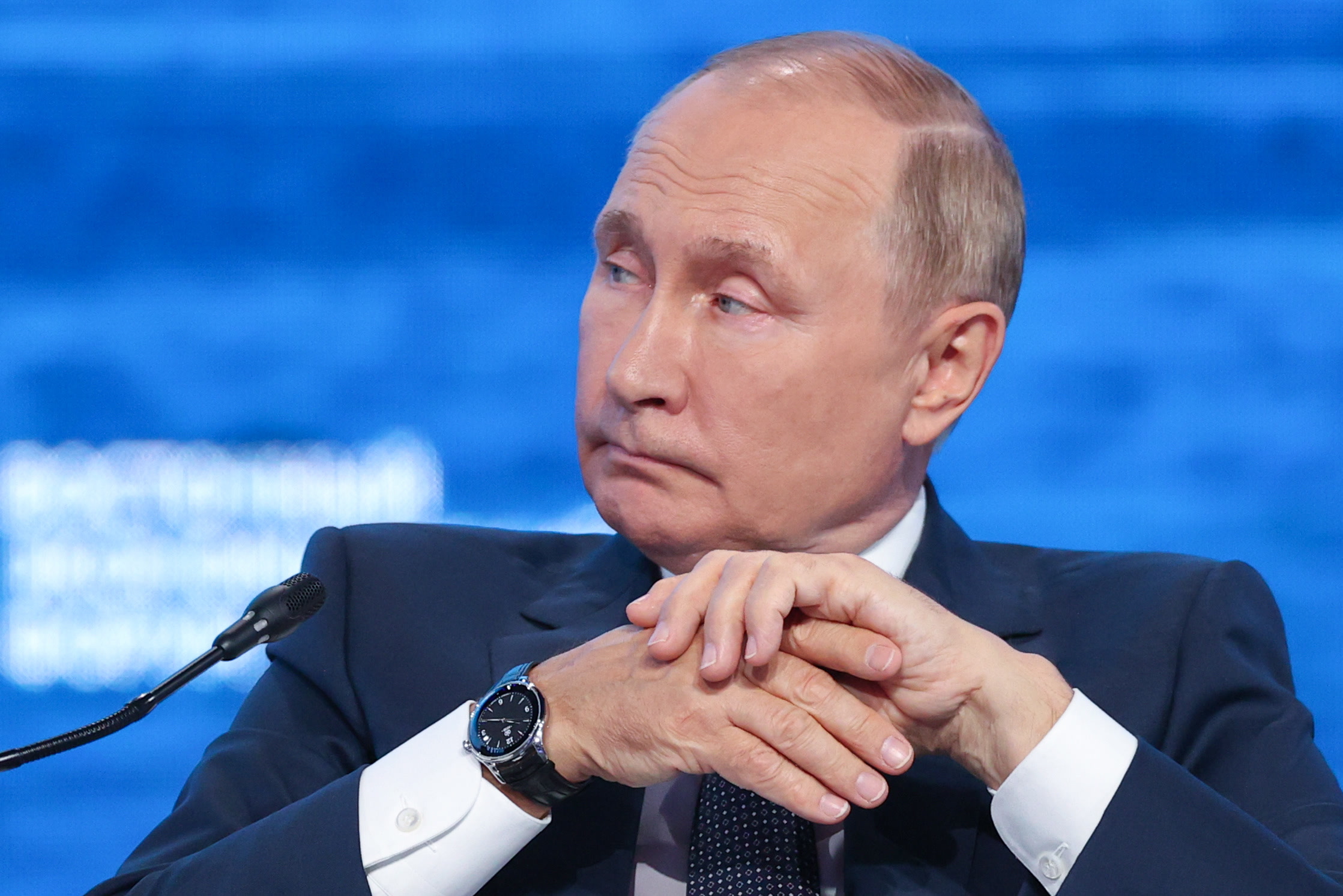 Vladivostok (Russian Federation), 07/09/2022.- A handout photo made available by TASS Host Photo Agency shows Russian President Vladimir Putin attends a plenary session of the 2022 Eastern Economic Forum (EEF) in Vladivostok, Russia, 07 September 2022. (Rusia) EFE/EPA/Sergei Bobylev/TASS Host Photo Agency HANDOUT HANDOUT EDITORIAL USE ONLY/NO SALES