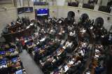 El Gobierno quiso salir del viacrucis de sus reformas y la oposición le plantó cara