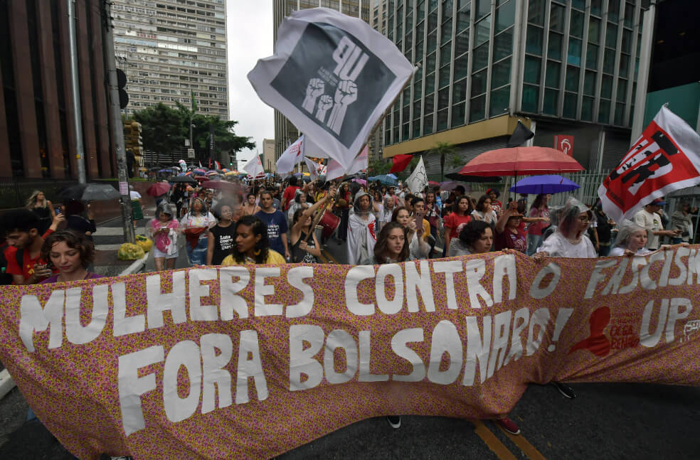 Miles de mujeres salieron el Día de la Mujer a protestar en contra del gobierno de Jair Bolsonaro. / AFP
