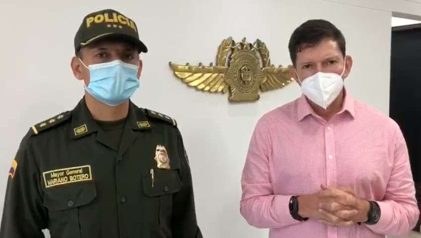 Mayor general Mariano Botero (izquierda), nuevo director del Inpec y Wilson Ruiz Orejuela (derecho), ministro de Justicia y del Derecho.
