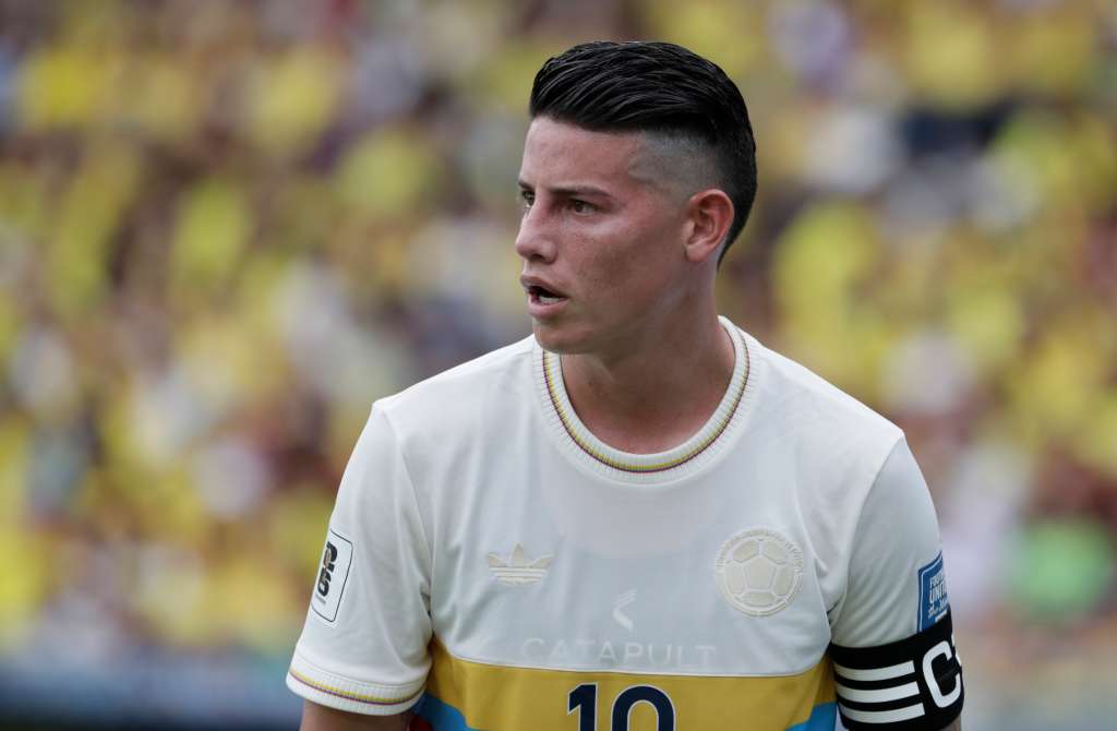 AMDEP8766. BARRANQUILLA (COLOMBIA), 15/10/2024.- James Rodríguez de Colombia reacciona este martes, en un partido de las eliminatorias sudamericanas para el Mundial de 2026, en el estadio Metropolitano en Barranquilla (Colombia). EFE/ Carlos Ortega