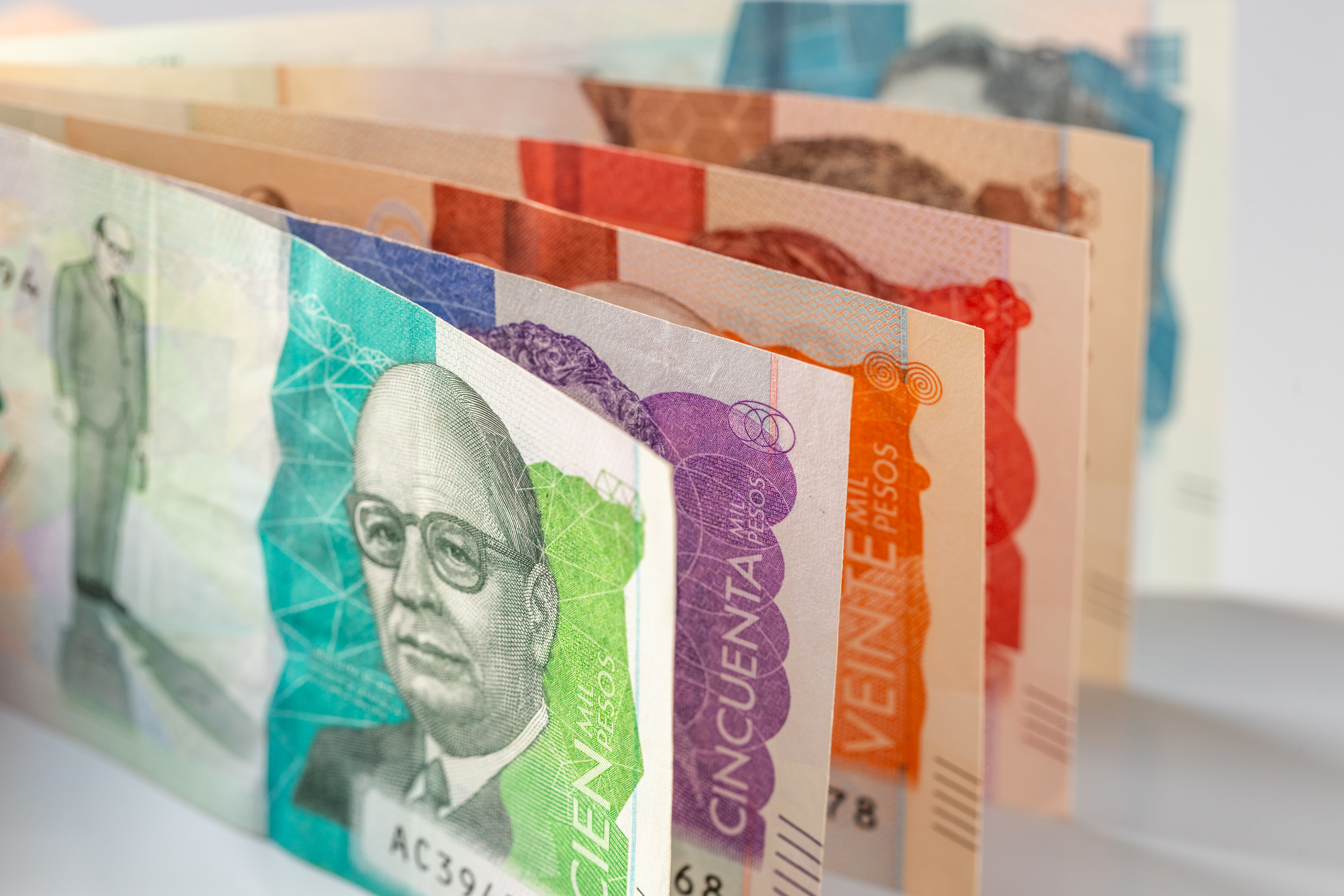 Imagen de billetes colombianos.