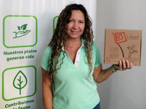 La emprendedora que fabrica empaques germinables a partir de residuos agrícolas