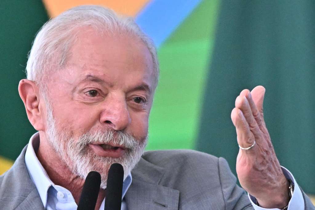FOTODELDÍA - AME6896. BRASILIA (BRASIL), 01/08/2025.- El presidente de Brasil, Luiz Inácio Lula da Silva, habla durante la ceremonia de entrega de nuevas casas del programa de vivienda Minha Casa, Minha Vida este viernes, en el Palacio del Planalto en Brasilia (Brasil). EFE/Andre Borges