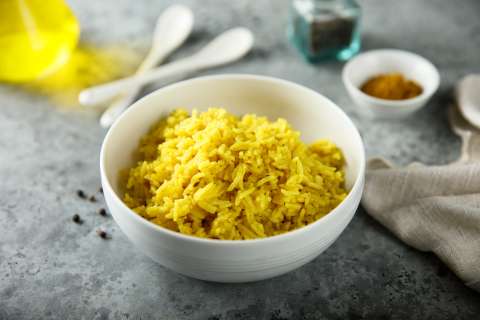 Receta para preparar arroz de cúrcuma y fideitos