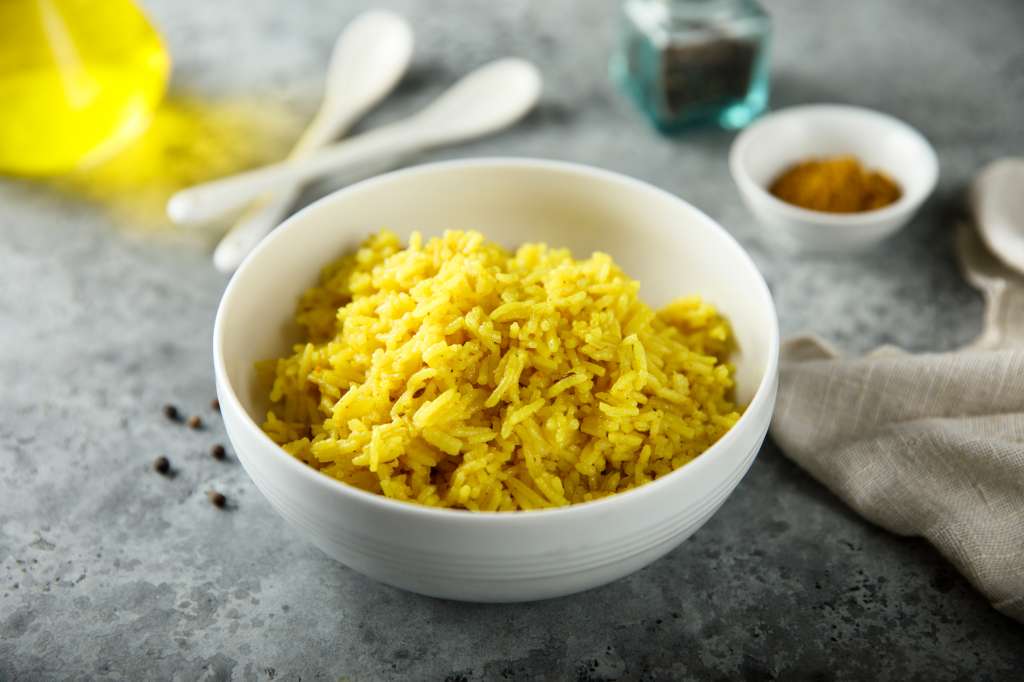 Arroz de cúrcuma y fideitos