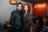 Pity Camacho y Paula Barreto de amores en la fiesta de Dejémonos de Vargas.