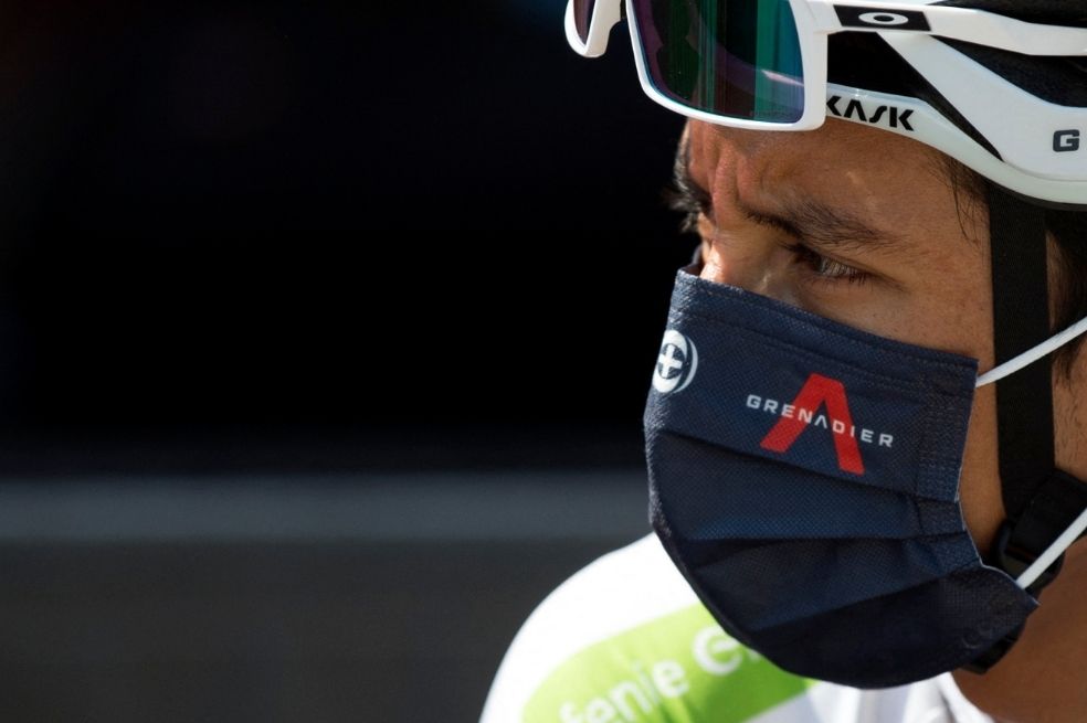 Egan Bernal logró recortar tiempo a los lideres de la carrera en la etapa 13.