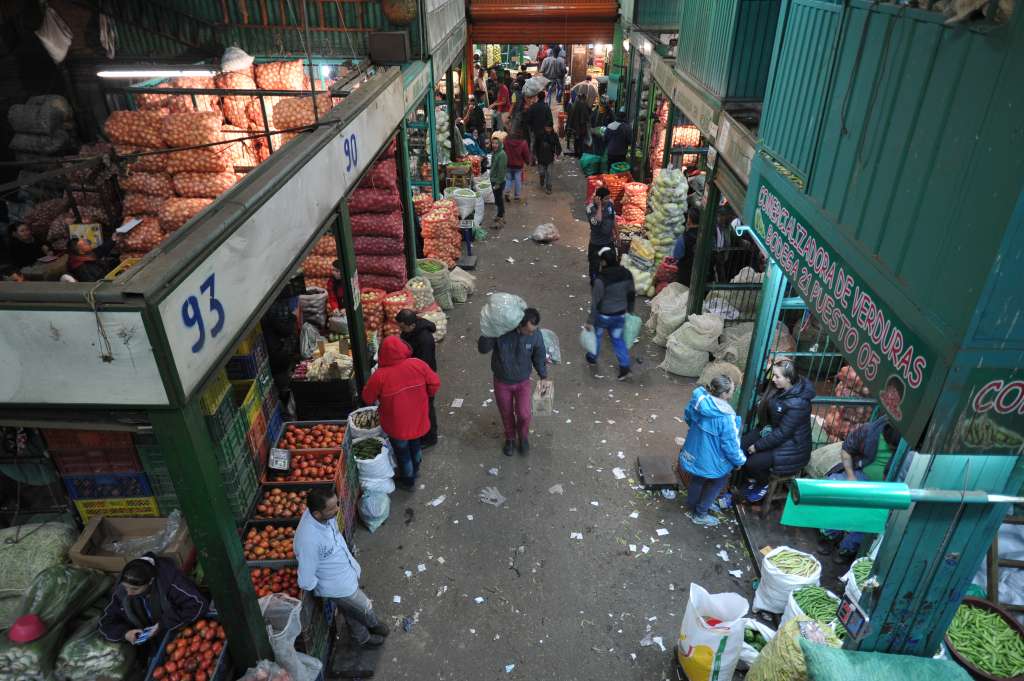 Central mayorista de mercado en Bogotá, donde venden verduras, frutas, legumbres, hortalizas entre otros.