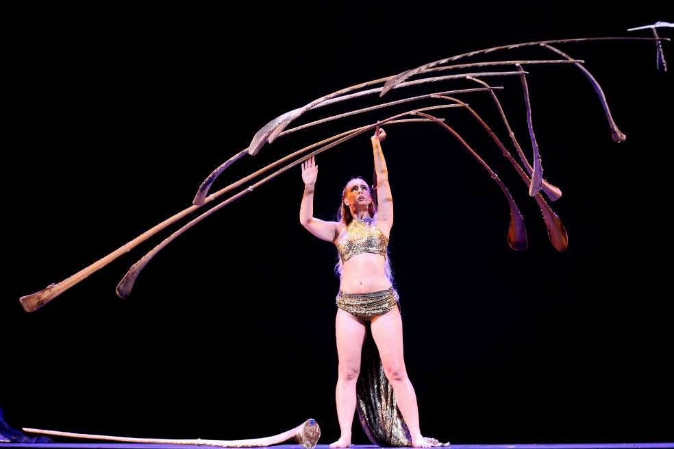 Una integrante del Cirque du Soleil durante una muestra de la obra "Amaluna". / Agencia EFE