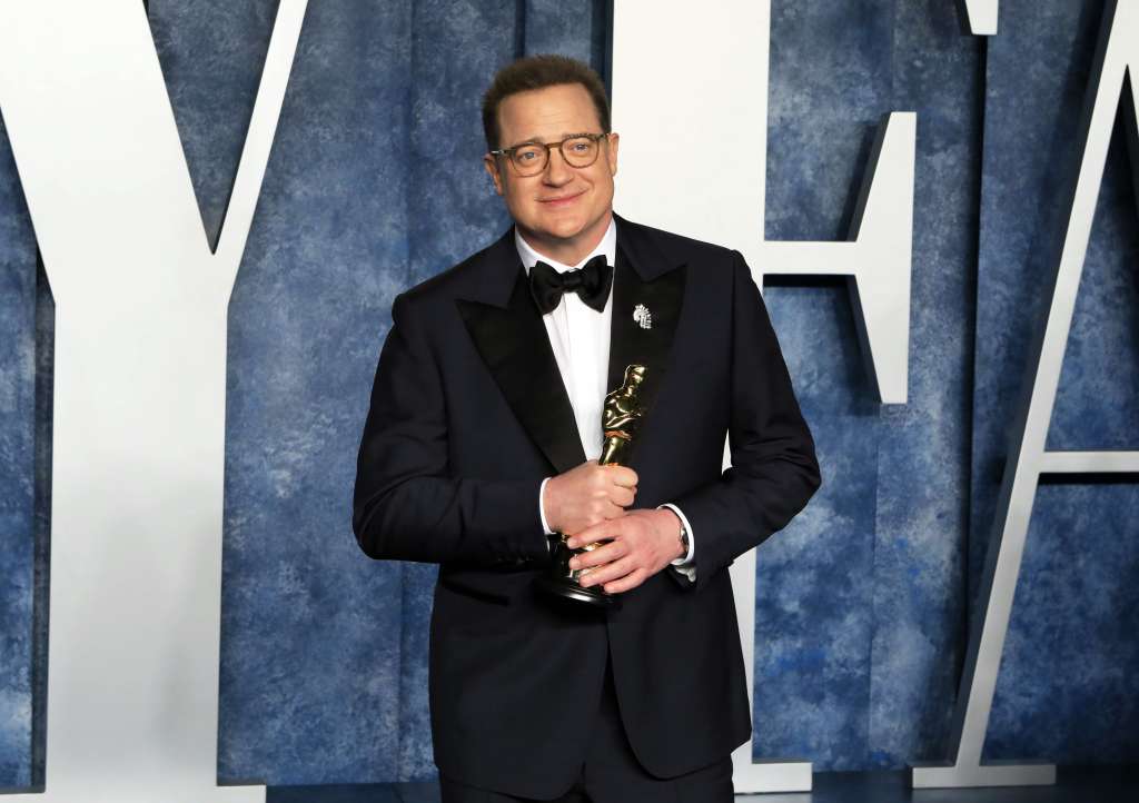 Beverly Hills (United States), 12/03/2023.- Brendan Fraser arrives at the 2023 Vanity Fair Oscar Party following the 95th annual Academy Awards ceremony, at the Wallis Annenberg Center for the Performing Arts in Beverly Hills, California, USA, 12 March 2023. The Oscars are presented for outstanding individual or collective efforts in filmmaking in 24 categories. (Estados Unidos) EFE/EPA/NINA PROMMER