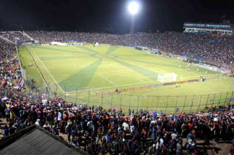El estadio de Cerro Porteño, sancionado por actos de violencia de su hinchada