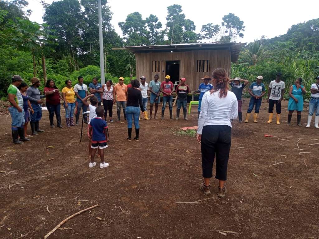 Con el apoyo del Programa Rutas PDET, comunidades reconocidas como víctimas del conflicto armado del departamento de Putumayo, Caquetá y del municipio de Tumaco (Nariño) reciben capacitaciones en programas productivos de cacao y lácteos.