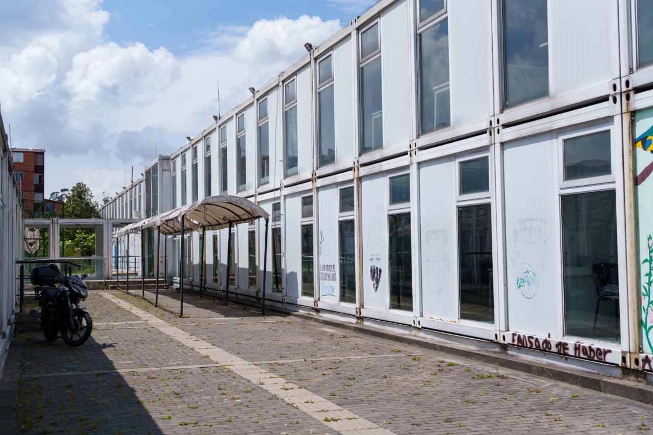 Estructuras modulares en el multicampus Kennedy.