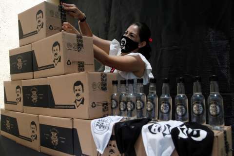 Coronavirus en México: ¿Quién regala mercados con la cara del "Chapo" Guzmán?