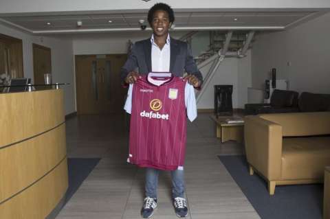 Carlos Sánchez, nuevo jugador del Aston Villa