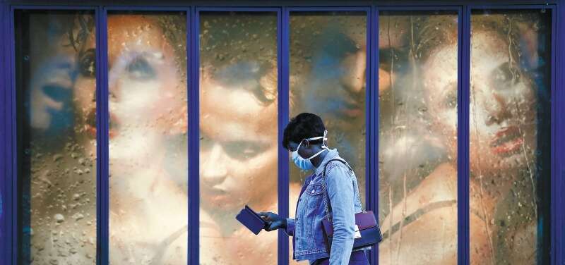 En Francia, las mujeres han quedado encerradas en ambientes hostiles. El hogar no es un lugar seguro para muchas, pues conviven con sus acosadores./ AFP