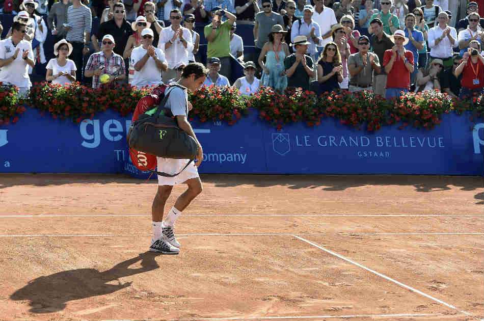 Federer abandona la pista tras perder su partido ante el alemán Daniel Brands.
