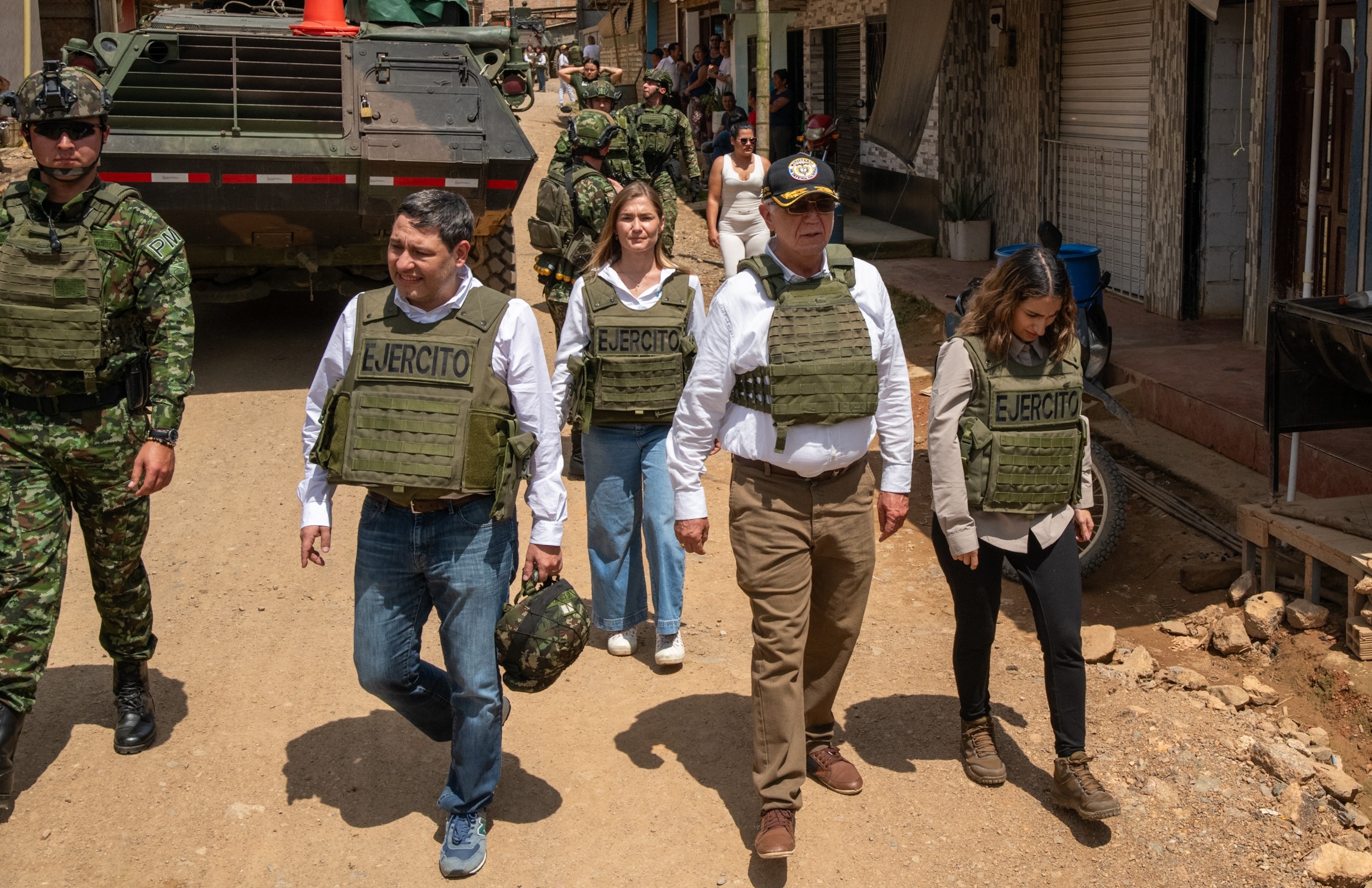 Ministros y altos funcionarios en El Plateado, Cauca.