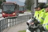 A la cárcel tres policías asociados a una red dedicada a robar en Transmilenio
