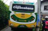 Un niño murió en Copacabana tras sacar la cabeza por la ventana de un bus