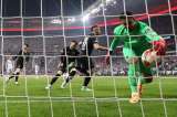 Con gol de Santos Borré, Frankfurt clasifica a la final de la Europa League
