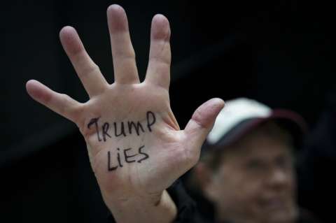 Demócratas buscan limitar las decisiones militares de Trump sobre Irán