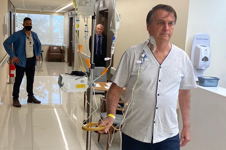 Jair Bolsonaro recibe alta médica tras permanecer cuatro días en el hospital