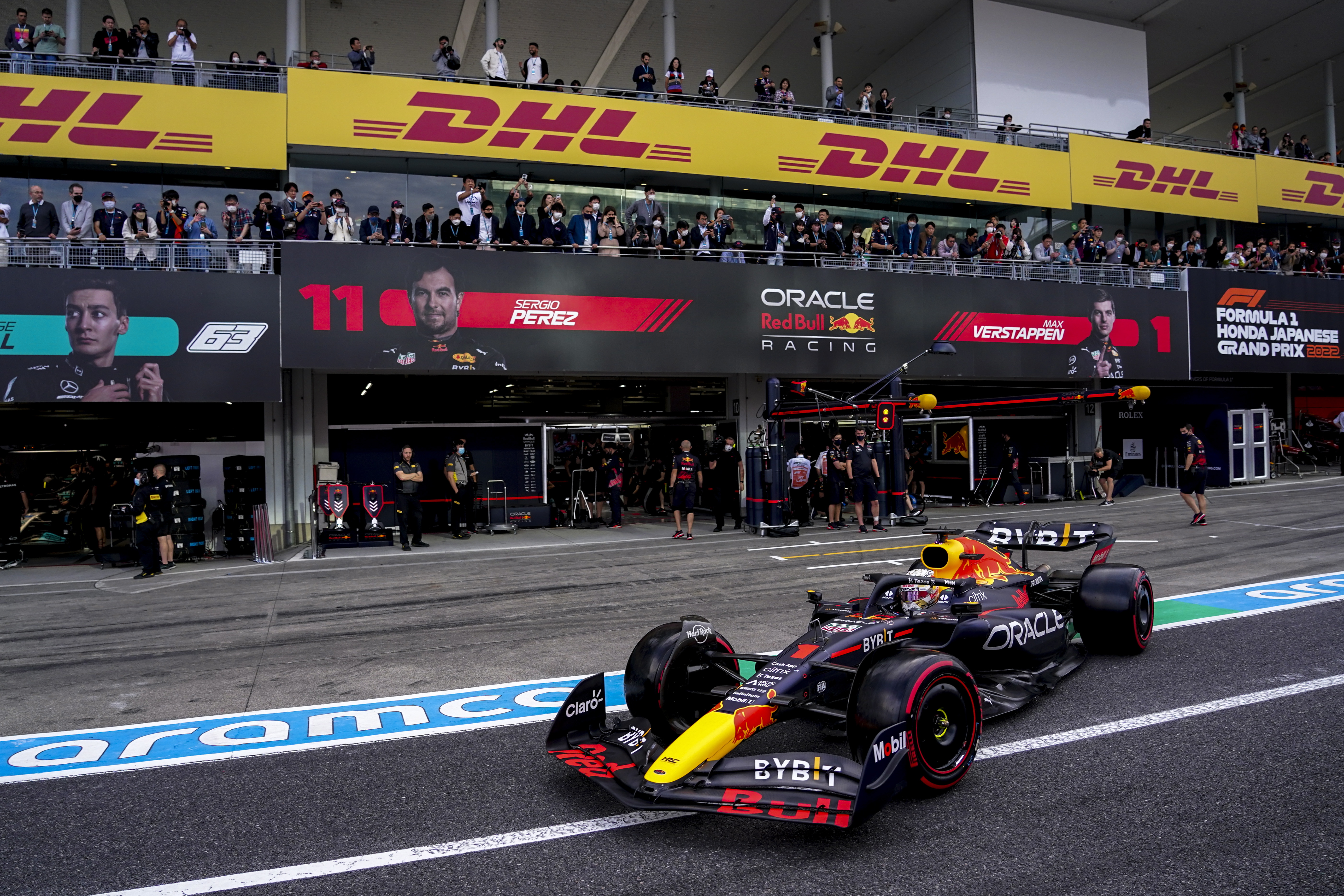Suzuka (Japan), 08/10/2022.- Dutch Formula One driver Max Verstappen of Red Bull Racing exits the team garage during qualifying for the Formula One Grand Prix of Japan at the Suzuka International Racing Course, Suzuka, Japan, 08 October 2022. The Formula One Grand Prix of Japan takes place on 09 October 2022. (Fórmula Uno, Japón) EFE/EPA/TORU HANAI / POOL