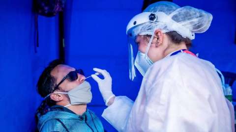 ¿Dónde hay pruebas gratuitas para COVID-19 este martes en Bogotá?