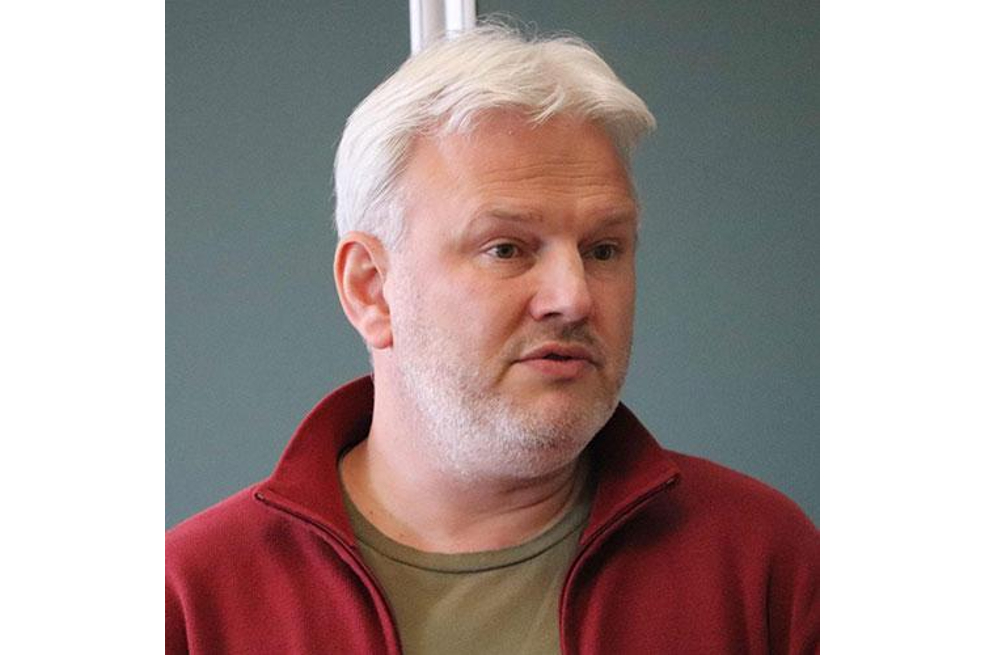 El académico Volodymyr Dubovyk ha publicado artículos sobre las relaciones entre Estados Unidos y Ucrania, la seguridad regional e internacional y la política exterior de Ucrania.