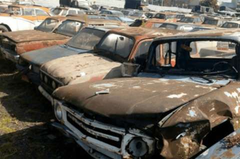Se subastó el quinto lote de carros abandonados en los patios de Bogotá