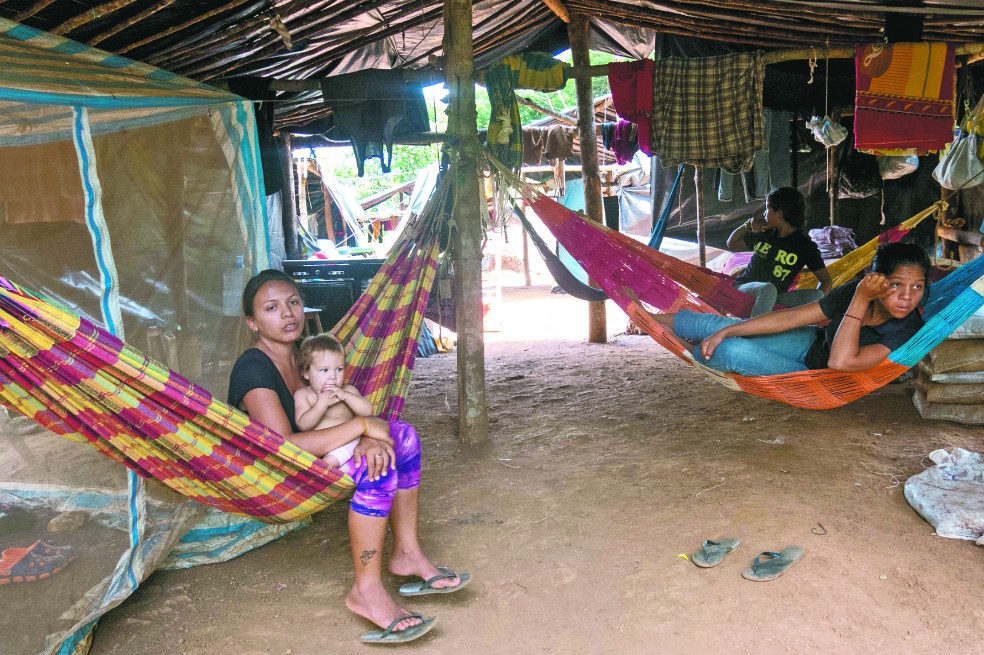 En Venezuela existe un mercado negro de medicamentos antimaláricos. Los investigadores tienen prohibido publicar datos sobre malaria.  / Bram Ebus/InfoAmazonia/Correo del Caroní