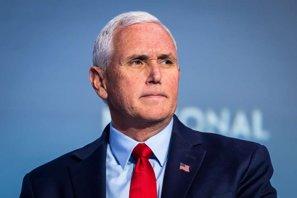 Washington (United States), 31/03/2023.- Former US Vice President Mike Pence speaks at the National Review Institute's 2023 Ideas Summit in Washington, DC, USA, 31 March 2023. Pence spoke briefly about the criminal indictment of former US president Donald Trump. A Manhattan grand jury voted on 30 March to indict Trump in an investigation into a hush money payment from 2016. (Estados Unidos) EFE/EPA/JIM LO SCALZO