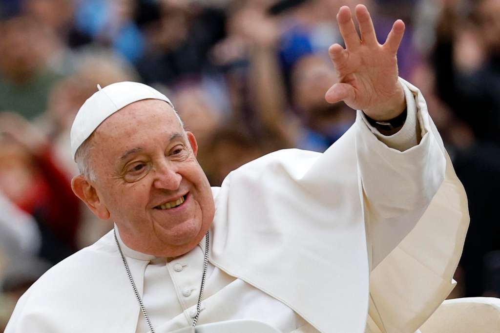 FOTODELDIA CIUDAD DEL VATICANO (VATICANO) 21/04/2025.- Fotografía de archivo del pasado 20 de noviembre de 2024 que muestra al papa Francisco durante una audiencia general en la Plaza de San Pedro en el Vaticano. El papa Francisco falleció este lunes a las 7.35 horas (5.35 GMT) en su residencia de la Casa Santa Marta, anunció en un vídeo mensaje el camarlengo, el cardenal Kevin Joseph FarrelEFE/ Fabio Frustaci