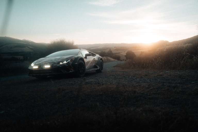 Aún no se confirma la fecha de lanzamiento del Lamborghini Huracán Sterrato, que, en un futuro, competiría con el Porsche 911 Safari, del que tampoco hay mayor información.