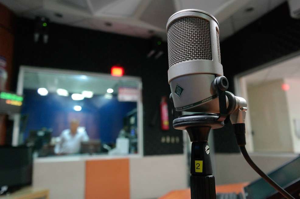 Según el periodista Carlos Chica, "La señal de la mañana" saldrá del aire porque, al parecer, van a cambiar la parrilla de la emisora. / Pixabay.